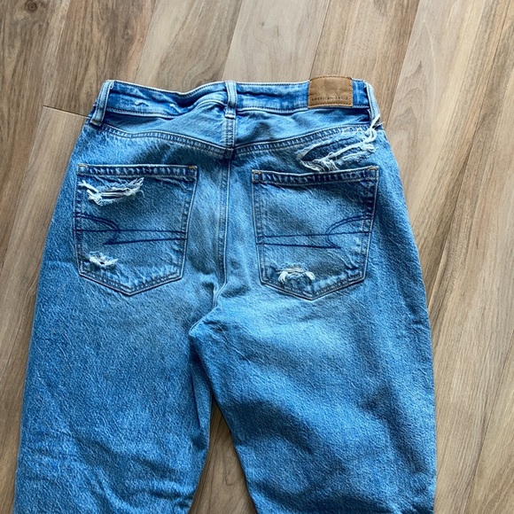 Relisted American Eagle Distressed Mom jean size 2 short - Picture 13 of 16